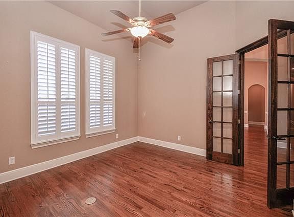 3rd image of 7302 Meadow Glen Dr