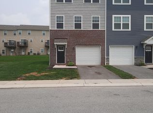 817 Schooner Ln, Mechanicsburg, PA 17050
