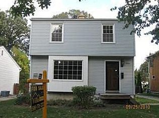 2222 Hampton Rd, Grosse Pointe Woods, MI 48236