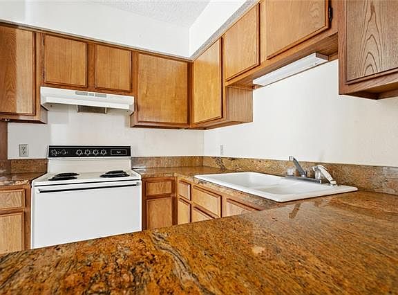 5th image of 146 N Parkway Dr