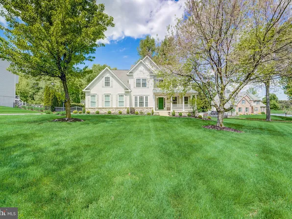 8422 Mortonhall Ct, Pasadena, MD 21122