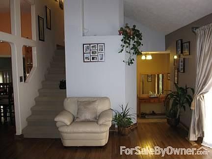 3rd image of 2203 Queen Dr
