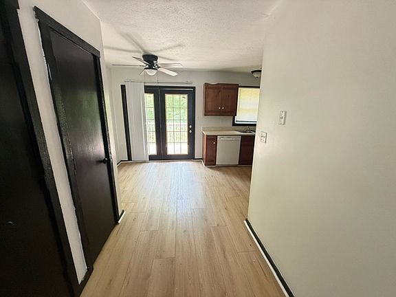 4th image of 14 Willow Oak Ter #202