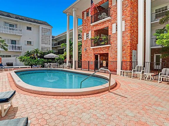 2nd image of 2500 NE 9th St APT 111