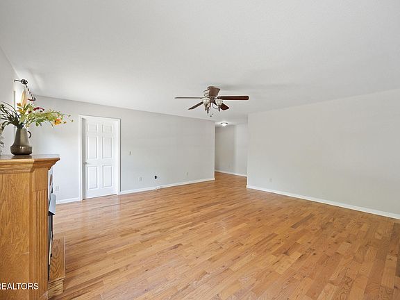 3rd image of 360 Sequoyah Rd