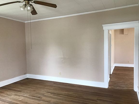 5th image of 108 N Shawnee St