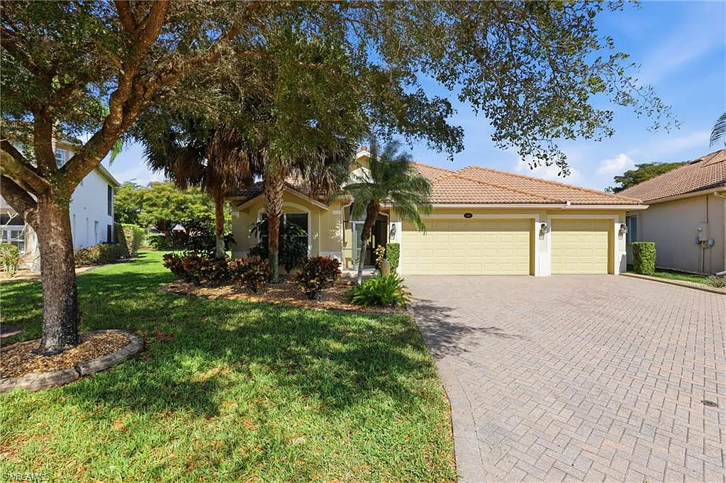 4 bed, 2.5 bath, 2554 sqft, $4,500 — Photo 1