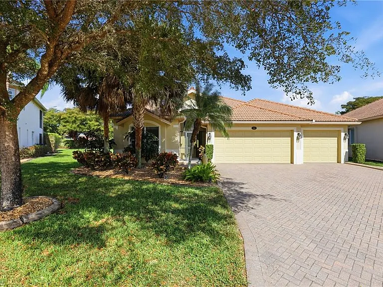 13818 Farnese Dr — Photo 1