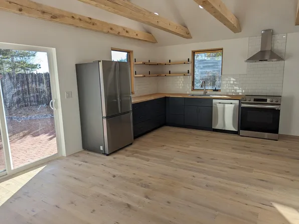 558 Valle Chamiso Ln, Santa Fe, NM 87505