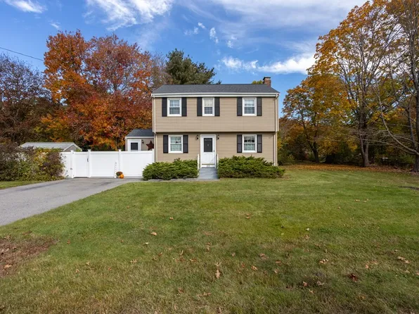 111 Beach St, Foxboro, MA 02035