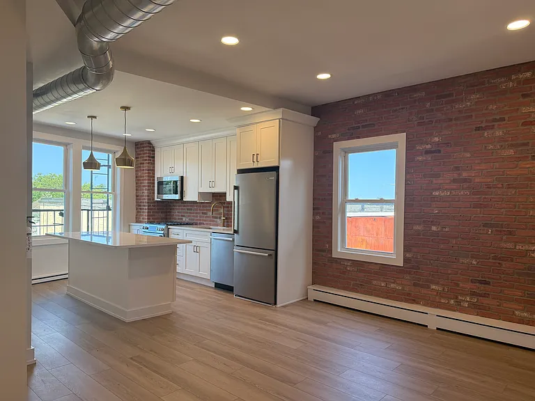 26 Main St #6 — Photo 1