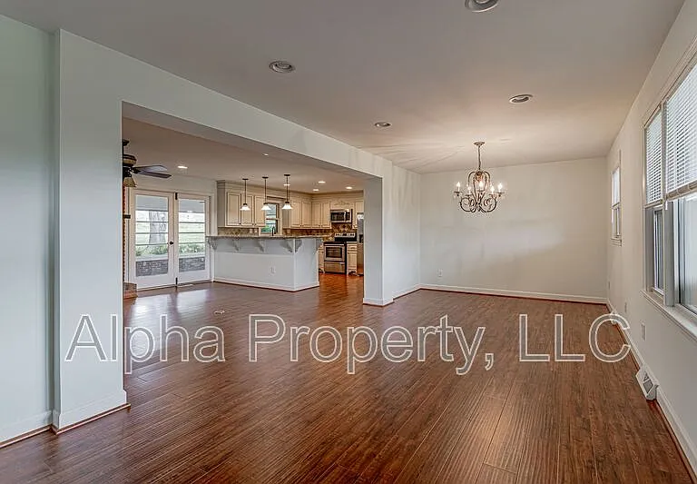109 Roberts Cir — Photo 4