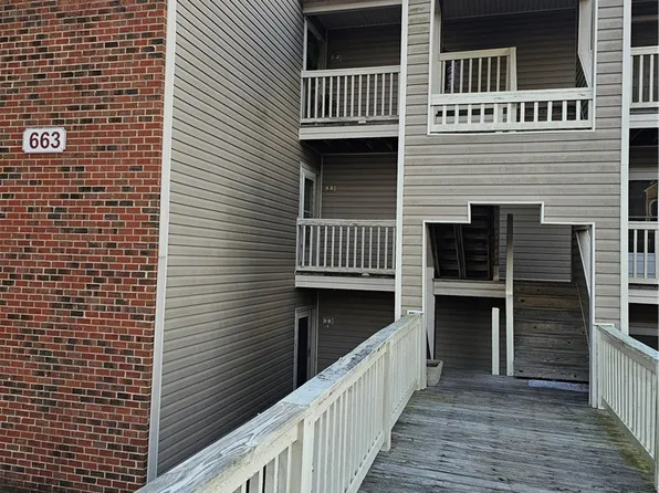 663 Bartons Landing Pl APT 9, Fayetteville, NC 28314