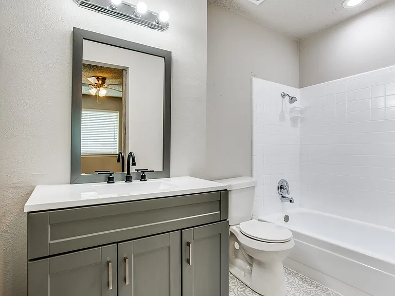 810 Ravencroft Dr — Photo 20