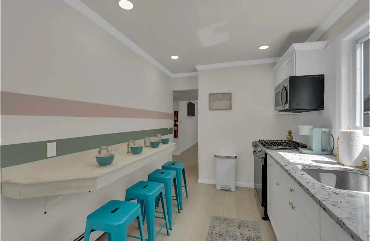 233 Sheridan Ave — Photo 2