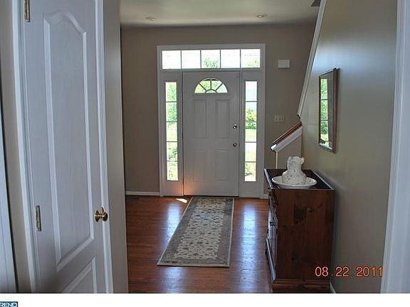 5th image of 114 Dennis Ln