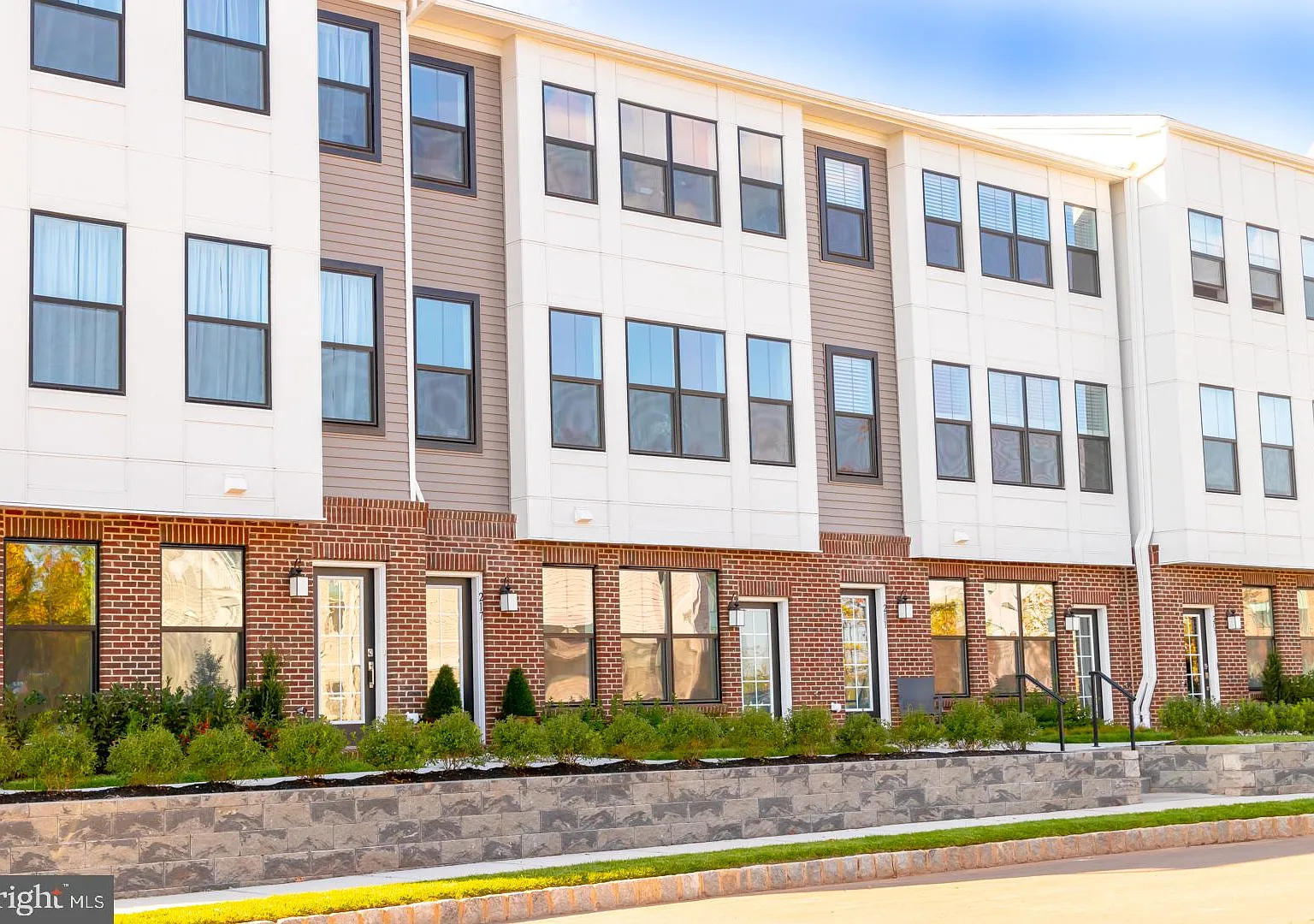 2 bed, 2.0 bath, 1323 sqft, $2,950 — Photo 1