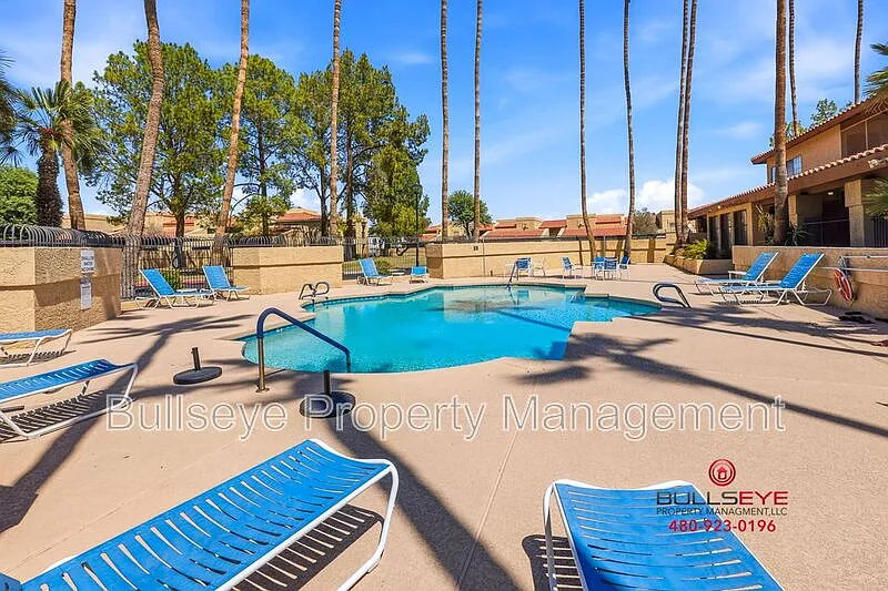 2 bed, 2.0 bath, 1300 sqft, $1,750 — Photo 3