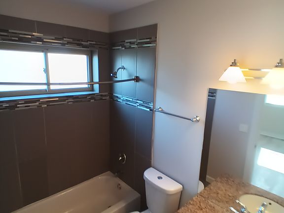 5th image of 2203 W Farwell Ave #3W