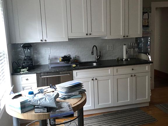 4th image of 1-449 Pleasant St #1
