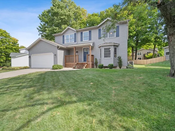 10 Palm Ct, Bloomington, IL 61701