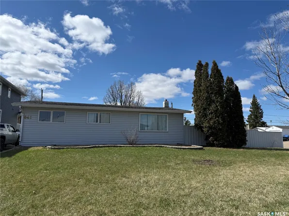 646 Albert Street, Estevan, SK S4A 1R6
