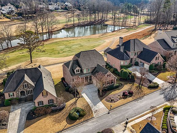 3rd image of 105 Ridgemoor Trce