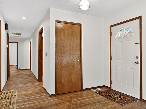 4th image of 15060 SE Diamond Dr
