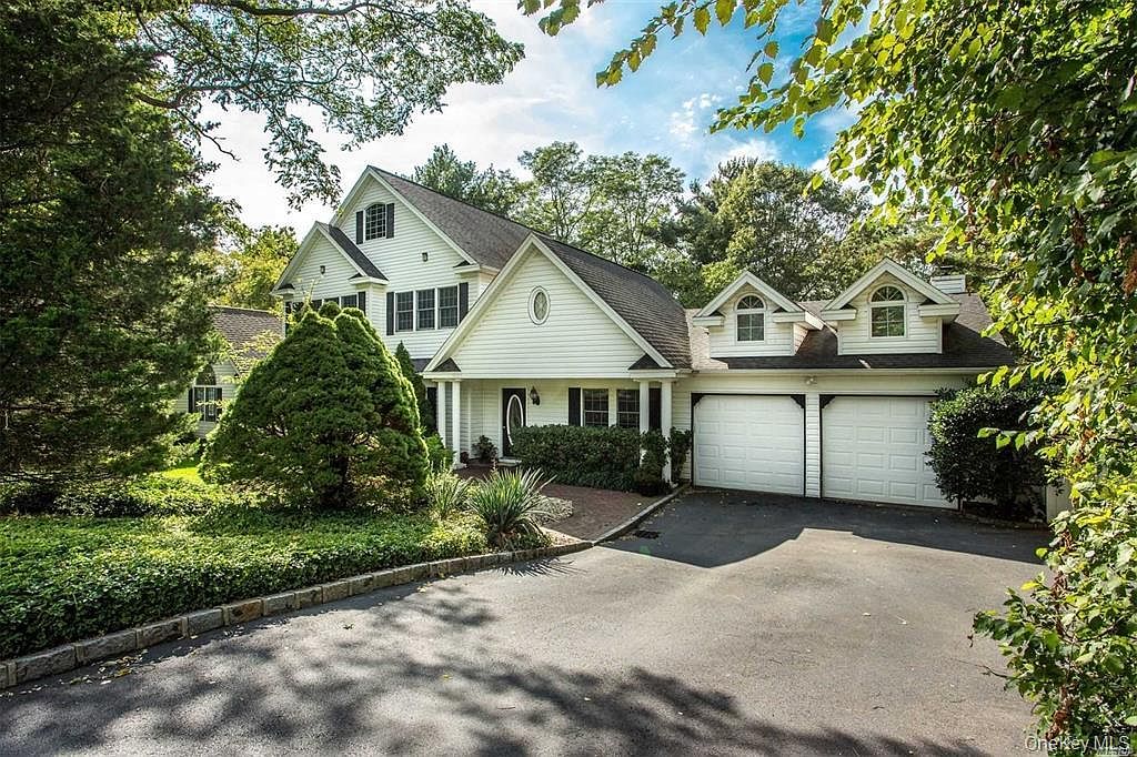 39 Hunting Hill Drive, Dix Hills, NY 11746 | Zillow