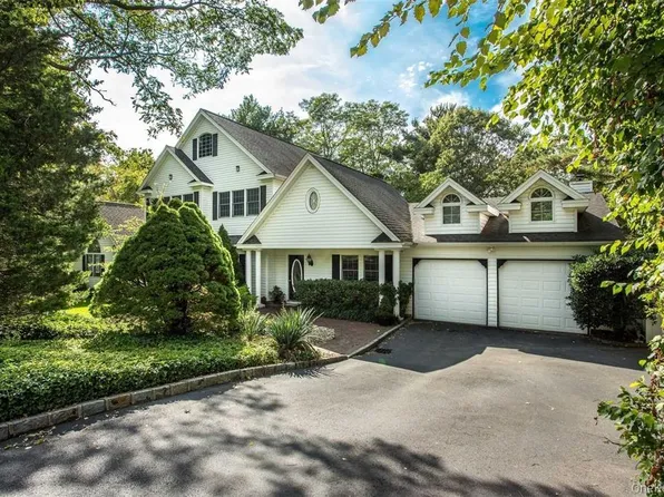 39 Hunting Hill Drive, Dix Hills, NY 11746