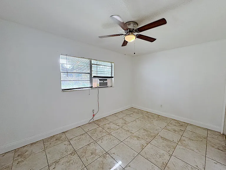 511 SE 2nd Ave #2 — Photo 29