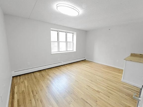 5th image of 138 E 112th St #7K