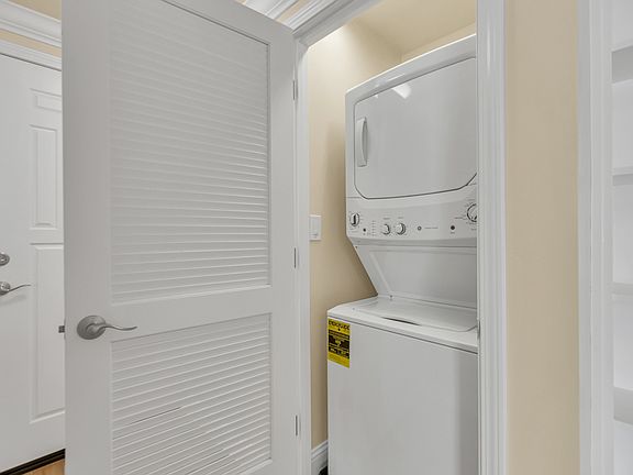 3rd image of 615 23rd St #4