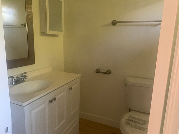 3rd image of 6248 Woodman Ave #21