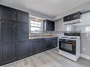 4 bed, 1.0 bath, 1160 sqft, $1,620 — Photo 4