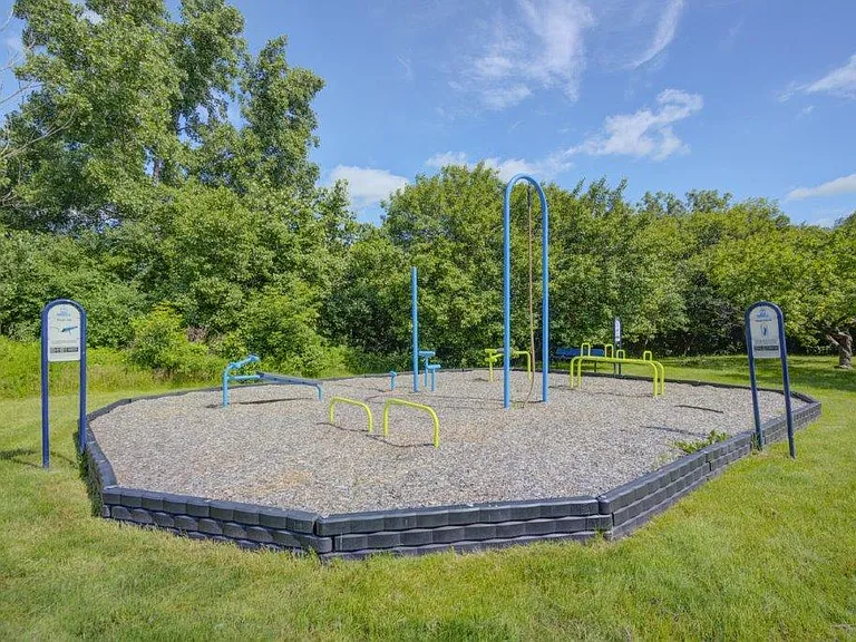 Riverton Knolls Apartment and Townhomes — Photo 12