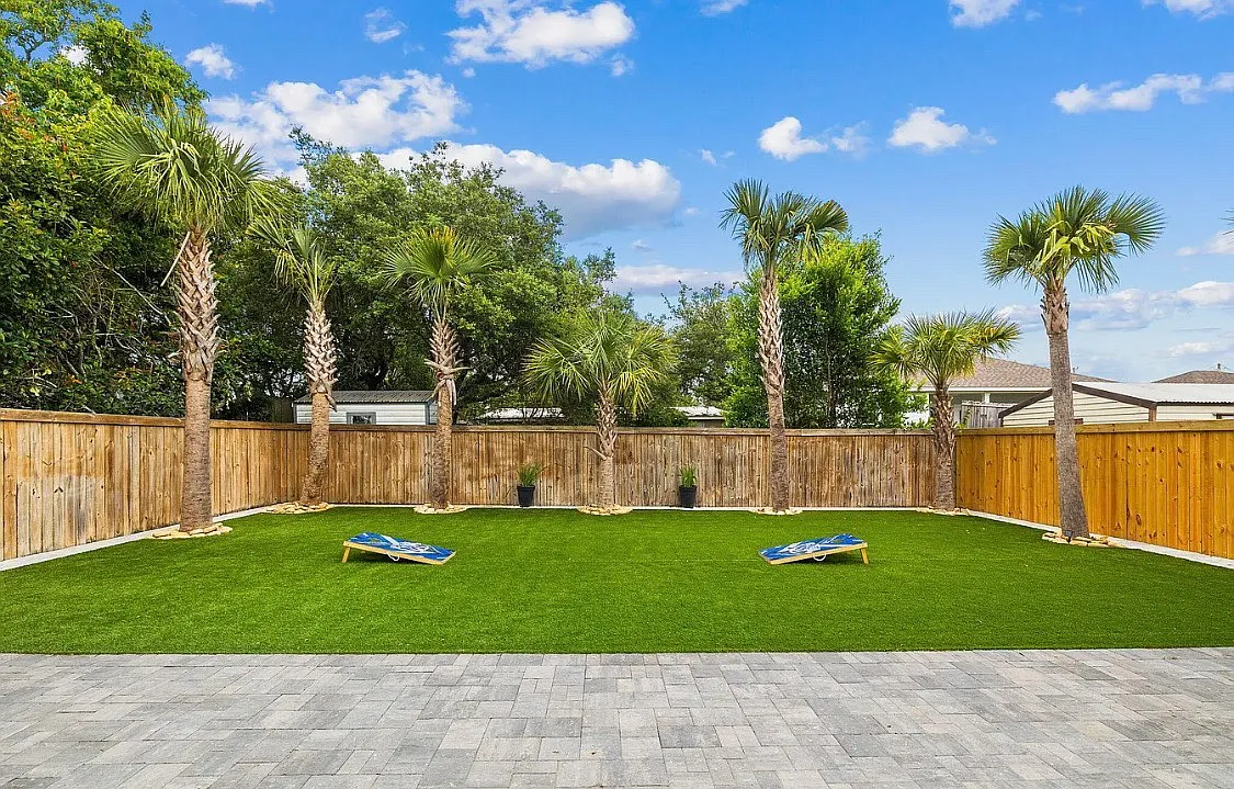 21406 Hilltop Ave — Photo 2