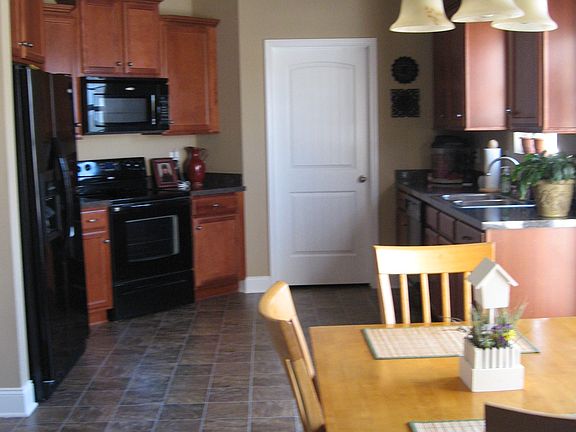 Eat-in kitchen