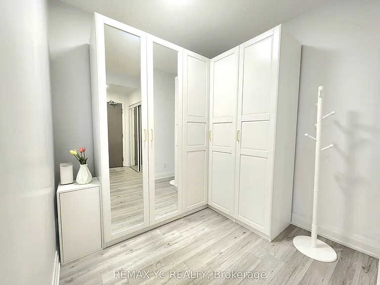 7165 Yonge St #1007 — Photo 12