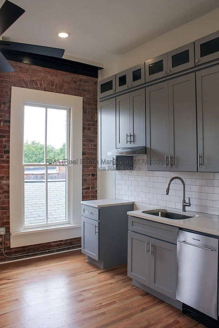1 bed, 1.0 bath, 424 sqft, $1,100 — Photo 3