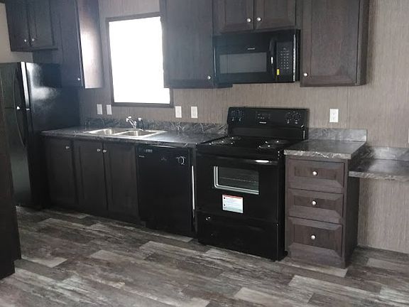 5th image of 4704 Topeka Trl