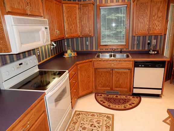 5th image of 3402 Meadow Dr