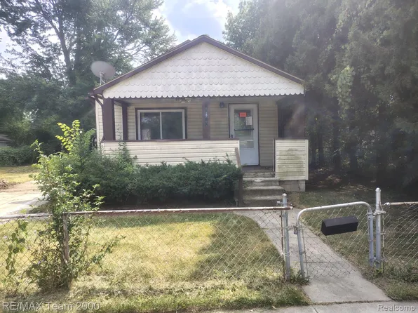 20890 Ridgemont Rd, Harper Woods, MI 48225