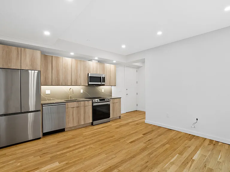 590 Orange St #4 — Photo 11
