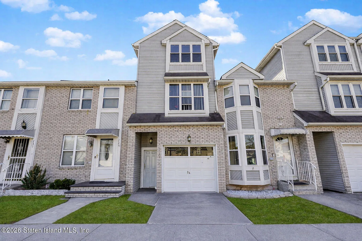 227 Rosedale Ave photo 1