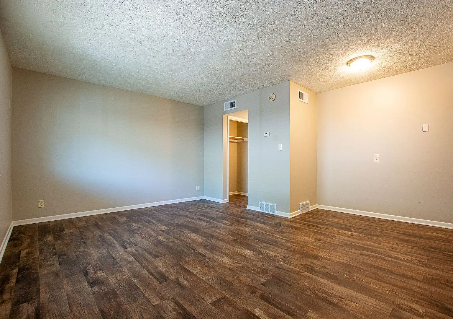 4153-4157 Hamilton Street — Photo 2