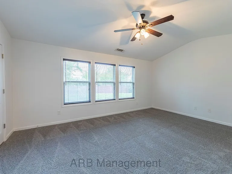 4922 Sherwood Way — Photo 10