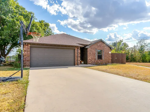 4000 NE 4th St, Mineral Wells, TX 76067