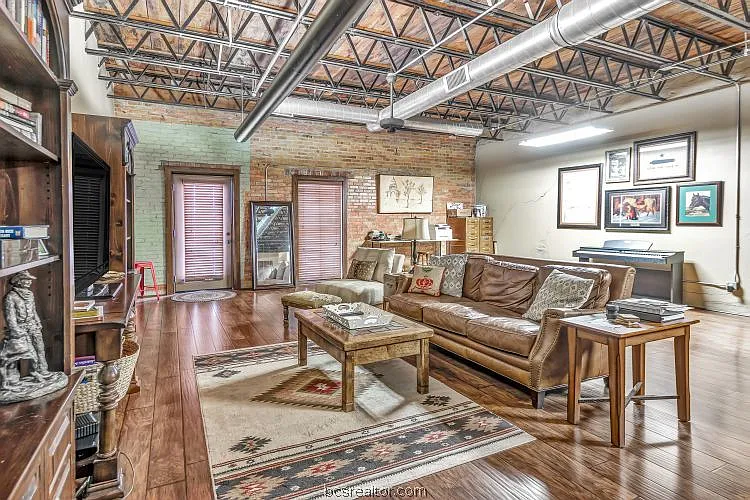 211 N Main St #22 — Photo 6