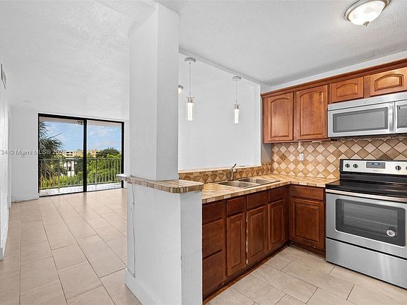 3rd image of 8185 NW 7th St #401